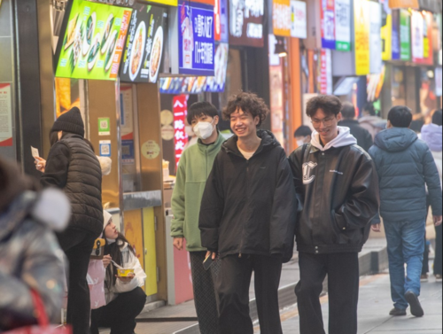 Хятад залуусын 64 хувь нь нийгмийн харилцаанаас зугтаж байна